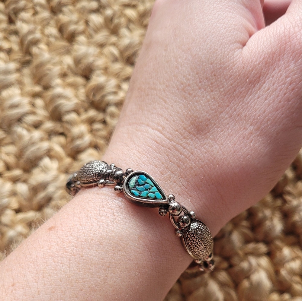Vtg Liz Claiborne stamped hammered silver toned metal and turquoise bracelet